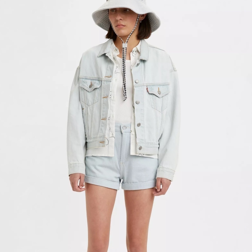 NWOT Levi’s Light Wash A-Line Mom Shorts